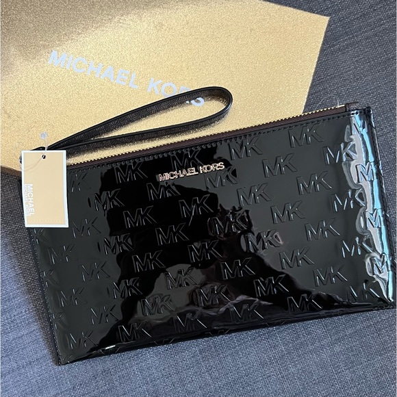 NWT MICHAEL KORS CHARM LARGE ZIP CLUTCH WRISTLET - Picture 1 of 8